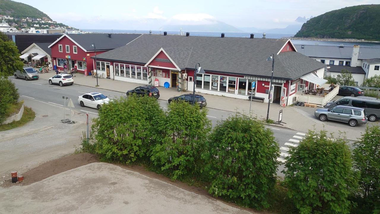 Pa Hjornet Gjestehus Skjervoy Extérieur photo