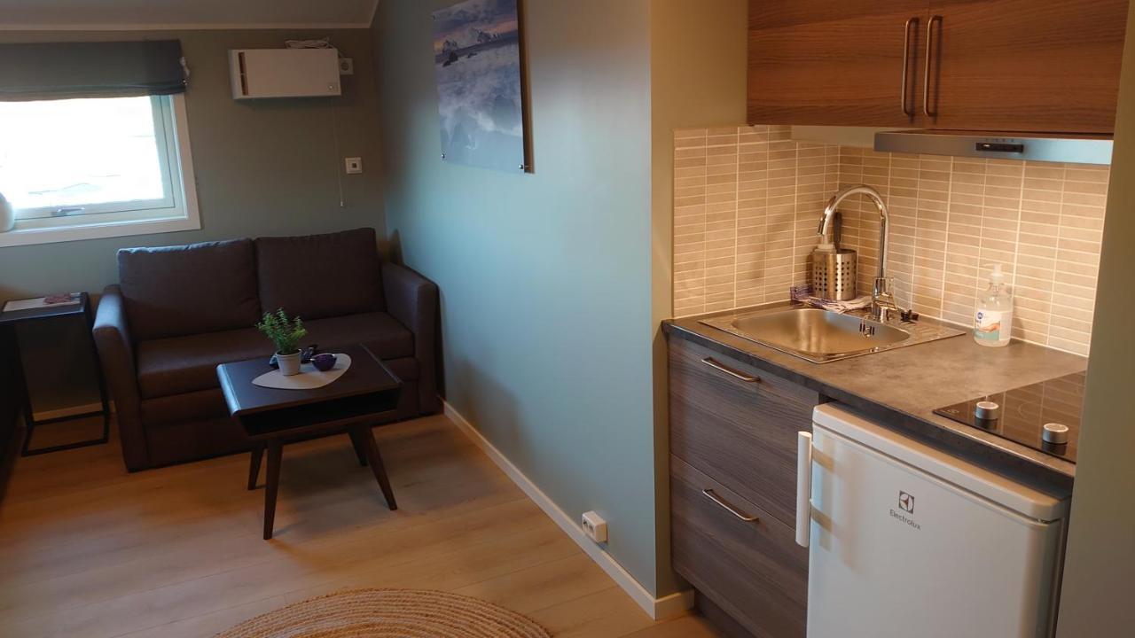 Pa Hjornet Gjestehus Skjervoy Extérieur photo